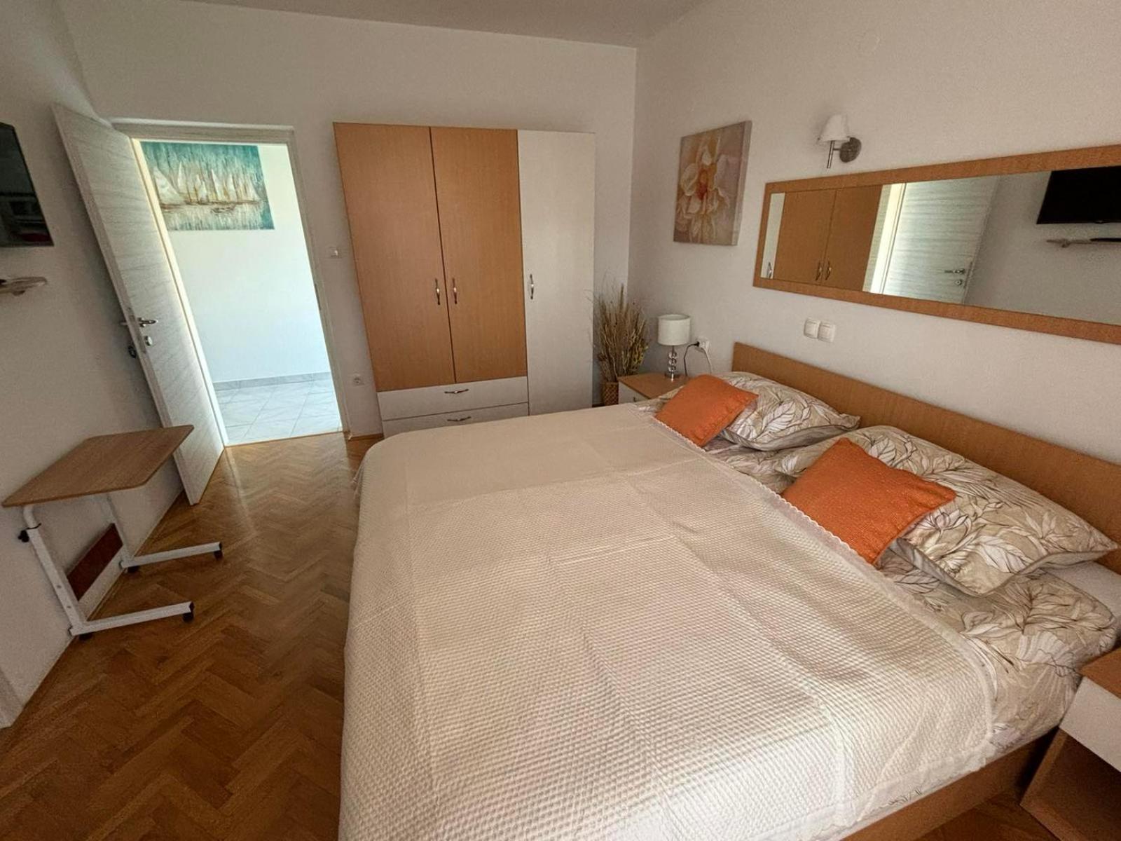 Lili Rab Apartment Rab Town Room photo