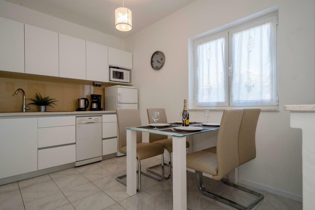 Lili Rab Apartment Rab Town Exterior photo