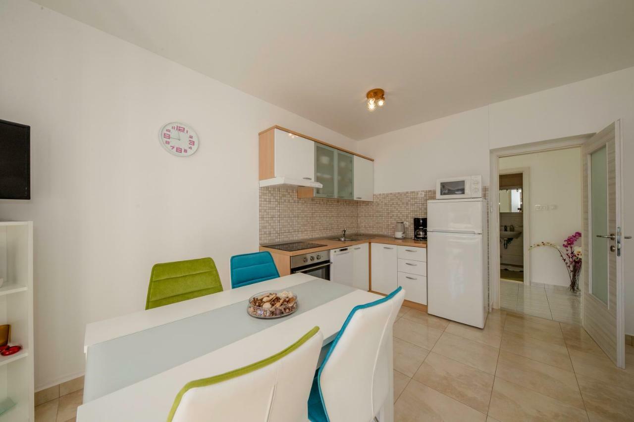 Lili Rab Apartment Rab Town Exterior photo