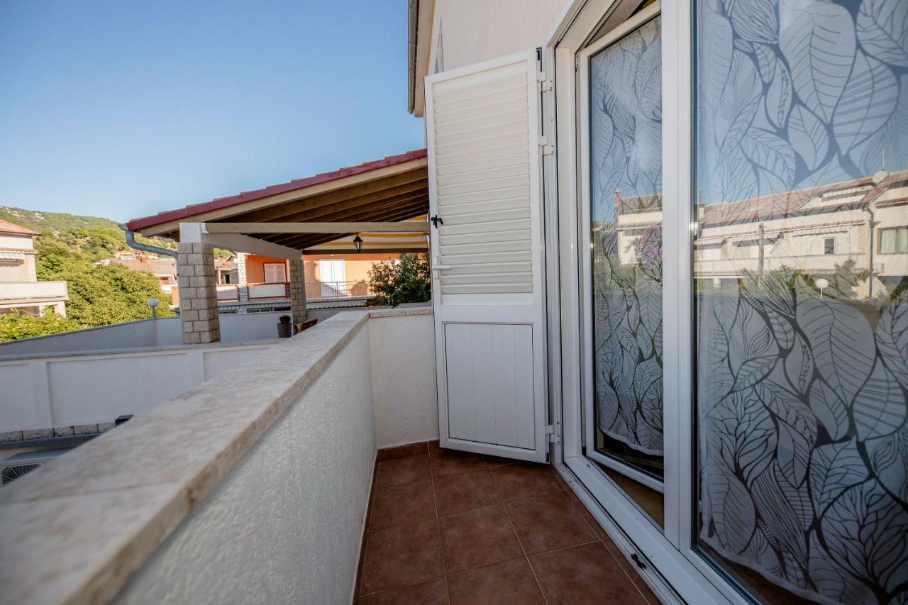 Lili Rab Apartment Rab Town Exterior photo